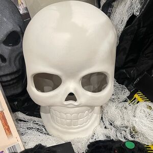 White Skull Decor ceramic 12 in high and 8 in wide